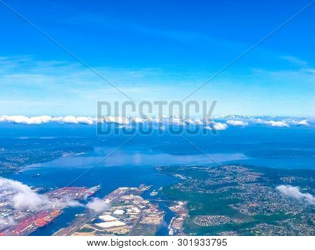 Mount Rainer Region Along With The Scenic View Of The City