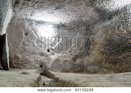 HÃ¶hle im Kloster