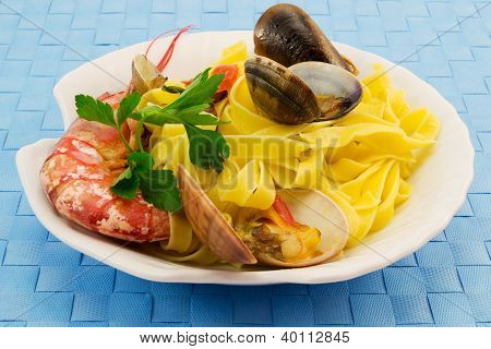 fettuccine s plody moře