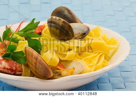 fettuccine s plody moře