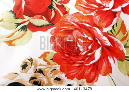 ผ้าไหมลายดอกไม้ มีกุหลาบสีแดง