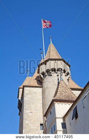 Slavný zámek Chateau hnízdo v kantonu Vaud, Švýcarsko