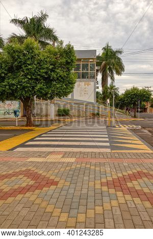 Cassilandia, Mato Grosso Do Sul, Brazil - 12 21 2020: Sidewalk And Crosswalk In Municipal Square Sao