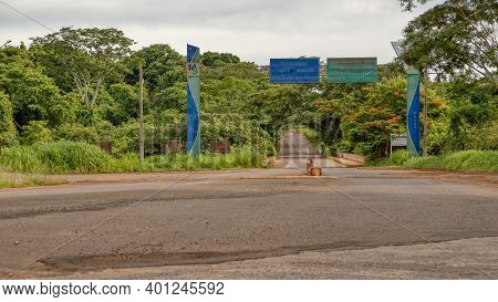 Cassilandia, Mato Grosso Do Sul, Brazil - 12 21 2020: Highway On Arrival In The City Of Cassilandia