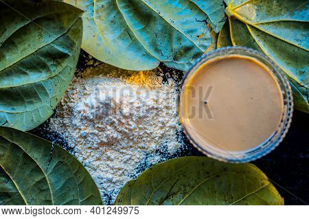 Face Mask For Nourishing Your Skin Consisting Of Betel Leaves, Besan Or Chickpea Powder, Multani Mit