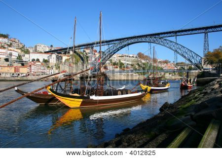 Brige, sobre o Rio Douro em Portugal