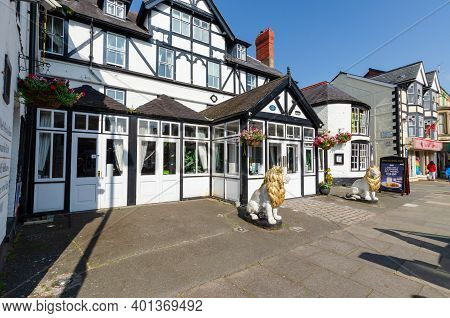 Bala; Uk: Sep 20, 2020: The White Lion Royal Hotel Is A Coaching Inn Built In 1752.managed By Brains