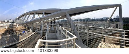 Beer Sheva, Israel - December 22, 2020: Footbridge In The New High-tech Park In Beer Sheva.  Archite