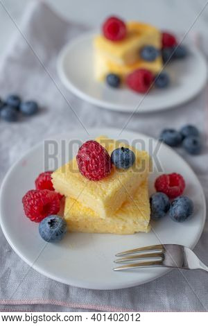 Sweet Home Made Vanilla Pudding Pie With Berries