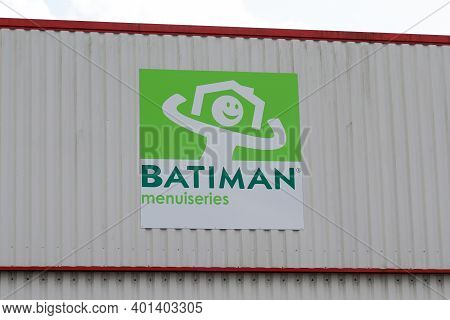 Bordeaux , Aquitaine  France - 12 25 2020 : Batiman Menuiseries Store Chain Brand Logo Sign Front Of