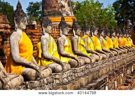 仏像寺院ワット ・ ヤイ チャイ Mongkol アユタヤ バンコク、タイの近くで