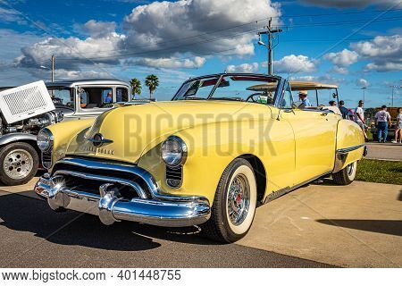 Daytona Beach, Fl - November 28, 2020: 1949 Oldsmobile Futuramic 98 Convertible At A Local Car Show.