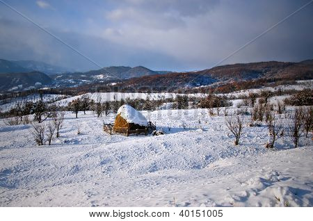 Snötäckta Haycock på en snöig