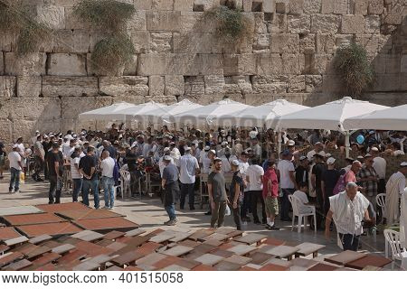 A Lot Of People Gathered Together To Celebrate And Pray In Front Of The Wall