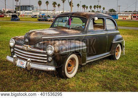 Daytona Beach, Fl - November 29, 2020: 1948 Ford Super Deluxe Eight At A Local Car Show.