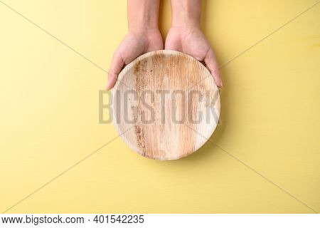 Hand Holding Betal Palm Leaf Plate (biodegradable, Compostable, Disposable Or Eco Friendly Plate) On