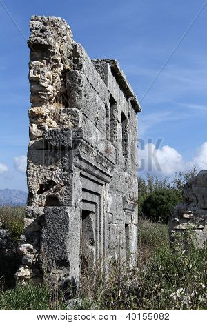 Antik Tapınağı