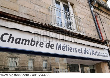 Bordeaux , Aquitaine  France - 12 28 2020 : Cma Chambre De Métiers Et De L'artisanat Text Means Fren