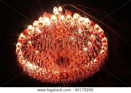 Araña de luces con pantallas