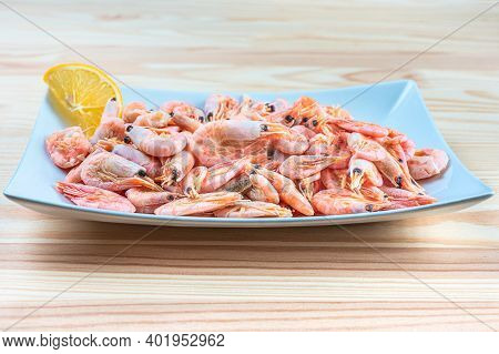 Fresh Seafood Shrimp In White Plate. Fresh Shrimps Served On Plate. Boiled Shrimp Unpeeled Prawns Co