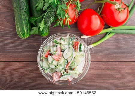 Salad with vegetables and cream sause