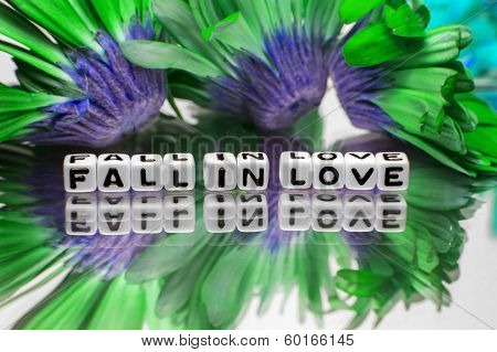 Green Flowers And Fall In Love Message