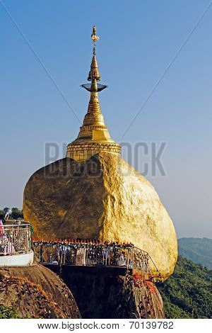 Kyaiktiya Pagoda. Golden Rock. Myanmar.