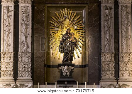 Interiors of Notre dame d'Anvers cathedral, Anvers, Belgium