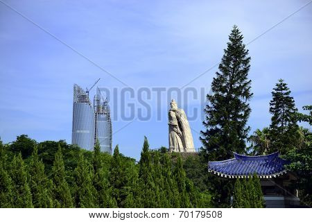 Zheng Chenggong statue