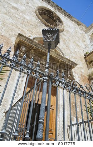 St. Mary af Costantinopoli kirke. Giovinazzo. Apulien.