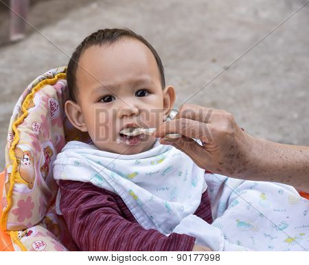 Baby feeding food