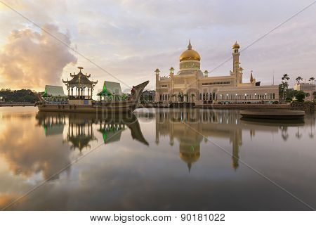 Sultan Omar Ali Saifuddien Mosque In Brunei