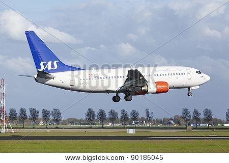 Amsterdam Airport Schiphol - Boeing 737 Of Sas (scandinavian Airlines) Lands