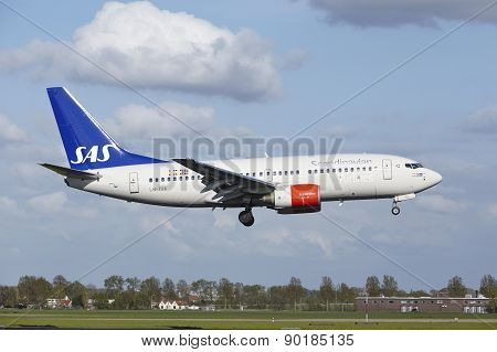 Amsterdam Airport Schiphol - Boeing 737 Of Sas (scandinavian Airlines) Lands