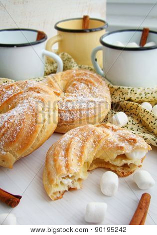 Eclairs with cream