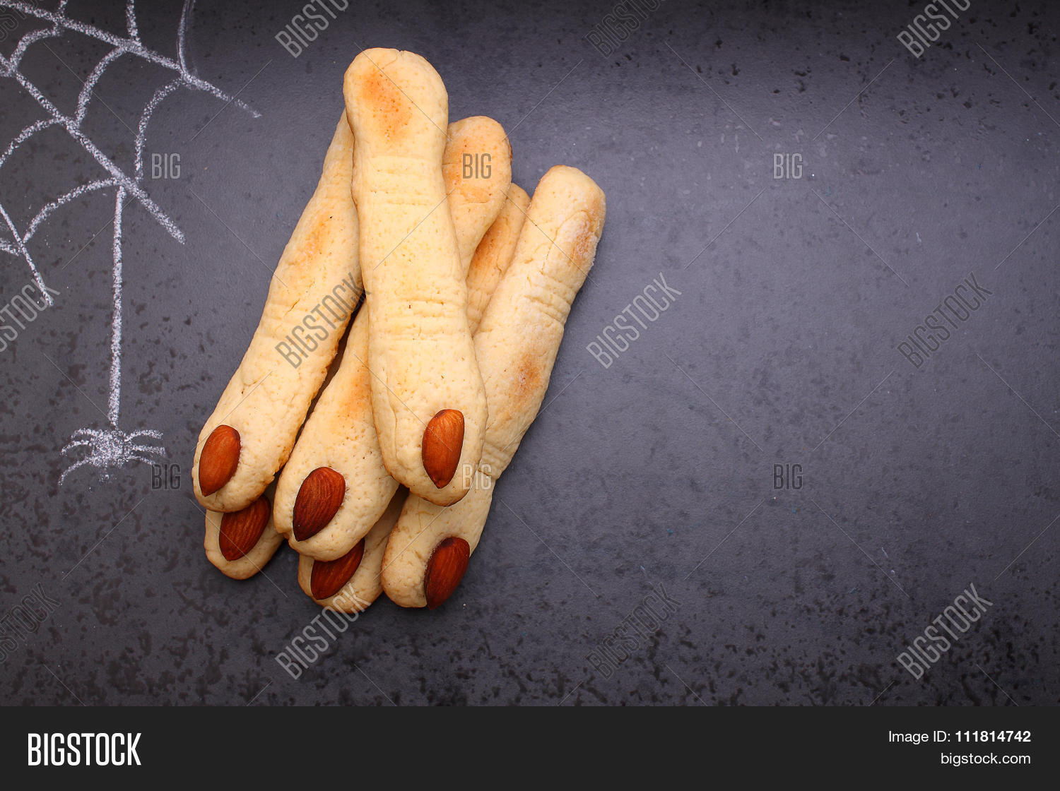 Halloween finger. Halloween finger. Печенье ведьмины пальцы. Halloween finger. Гробики печеньки.