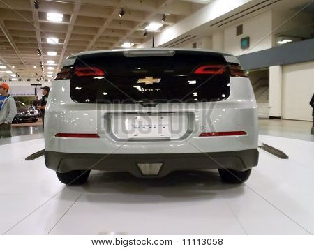 Chevy Volt sul Display su una piattaforma rotante