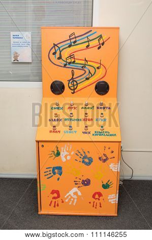 Exhibit Museum Of Entertaining Science Einstein Reproducing The Sounds Of Human