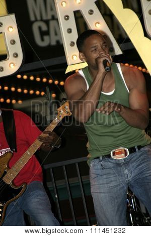 Will Smith with Jada Pinkett Smith and her band 'Wicked Wisdom' perform on stage at Grove in Los Angeles in 2004.