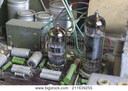 inside of the old vintage lamp radio