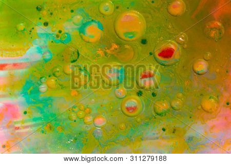 Oil Bubbles Inside Water Base Form Patterns