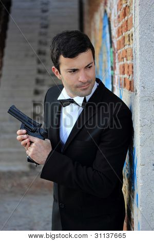 Special-service agent eller body guard med 357 pistol
