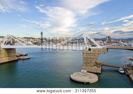 Barcelona, Spain - November 10, 2018: Port Vell With Its Bascule Bridge Porta Deuropa And The Aerial