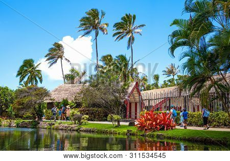 Ohahu Island, Hawaii - Aptil 30, 2019: Tourists Walking Between  The Irrepressible Nature Of The Pol