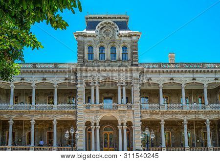 Honolulu, Hawaii - May 4,  2019:    Historic Center, The Facade Of The Iolani Royal Palace