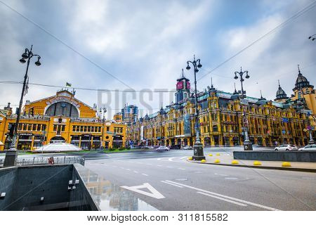 Kyiv, Ukraine - 14 april 2019: Beatiful big yellow building of Bessarabsky market hall in Kyiv, Ukraine