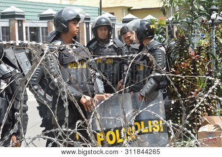 Demonstration Of The Electricity Crisis In Tarakan City