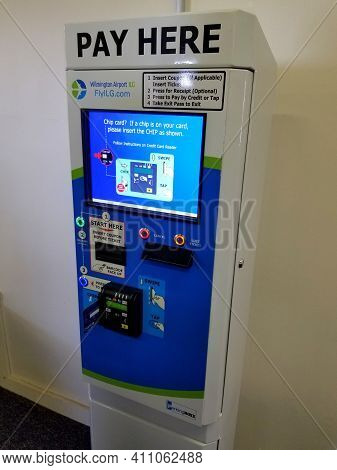 New Castle, Delaware, U.s.a - February 14, 2021 - The Electronic Machine To Pay For Parking Ticket I
