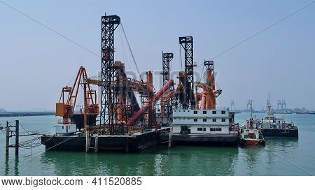 Two Vessel Of Self-unloading Bulk With Belt Conveyer Carrier Stiuated With Tugboat On Sea.
