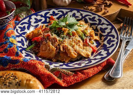 Hot Dish Humo. Fried Chicken Breasts With Sweet Peppers And Cucumbers In Soy Sauce And Sesame Seeds 